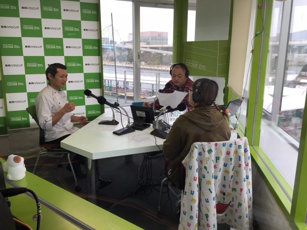 博多区諸岡の膝の痛み専門整体院ハレルがラジオで紹介されました。